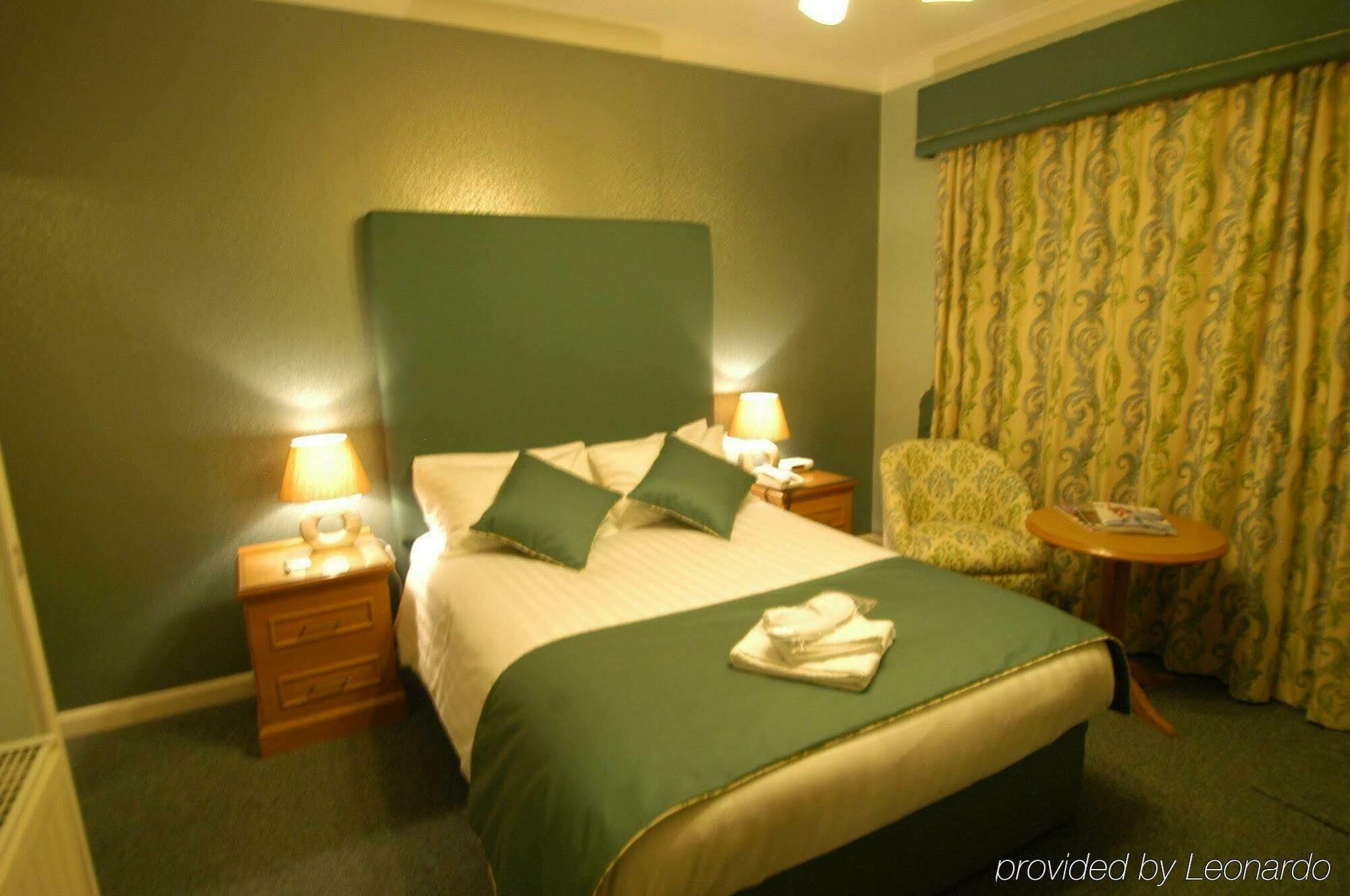 The Lodge Duxford Room photo